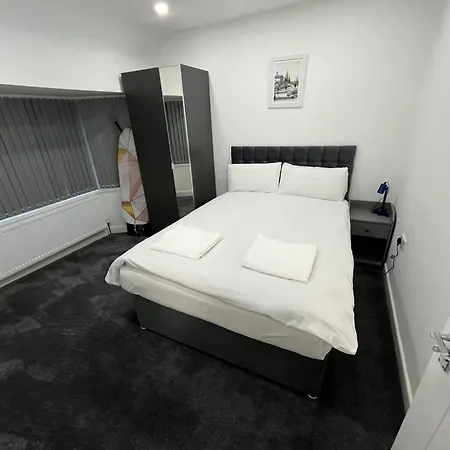 Apartment Lovely Near Bhx Airport, Nec